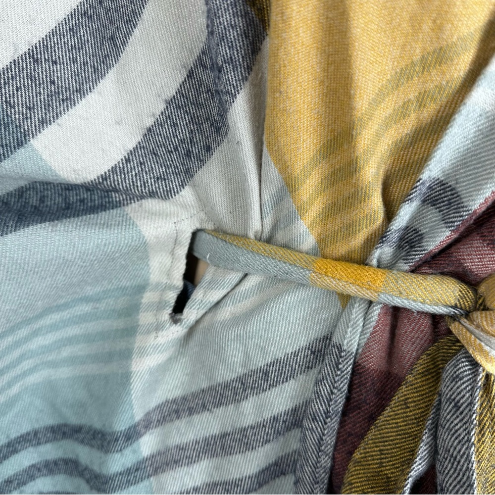 Poncho Sleeveless Wrap Shawl Tie‎ Closure OS Bold Plaid Lightweight Boho READ - Picture 4 of 12